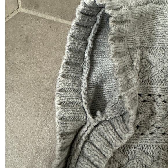 GAP Gray Sweater Shawl Pullover with Faux Fur Hood Girls 3T - Picture 4 of 4
